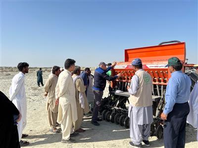 برگزاری كارگاه آموزشی  ترویجی كالیبراسیون دستگاه كارنده و كشت سورگوم در اراضی دیم در  شهرستان چابهار ،سیستان و بلوچستان