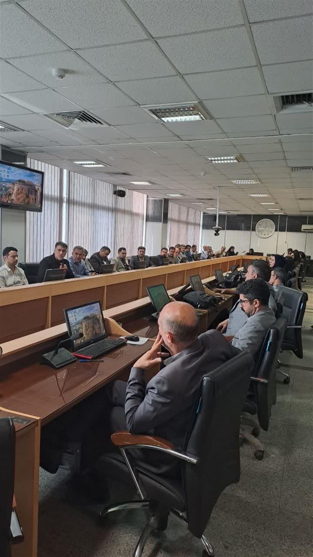 بصیرت افزایی و دشمن شناسی