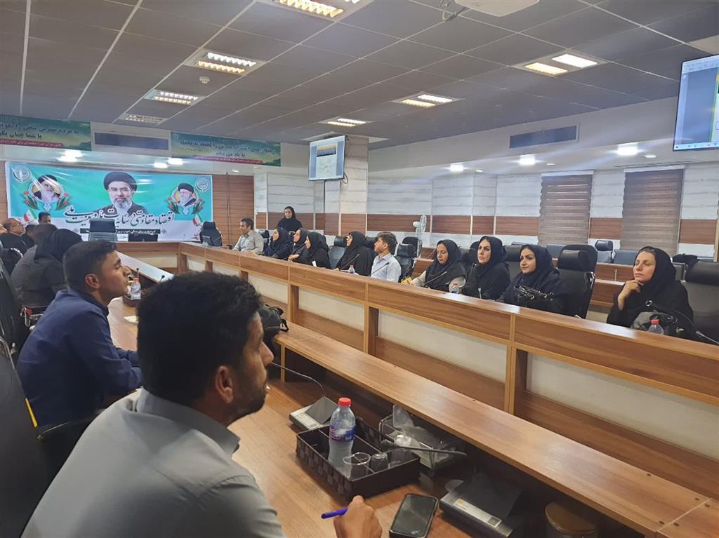 برگزاری دوره آموزشی «آشنایی با تشریح پروفیل خاك (حفر پروفیل و تشریح آن) و چگونگی تهیه نقشه‌های خاكشناسی (خاكشناسی عمومی)»